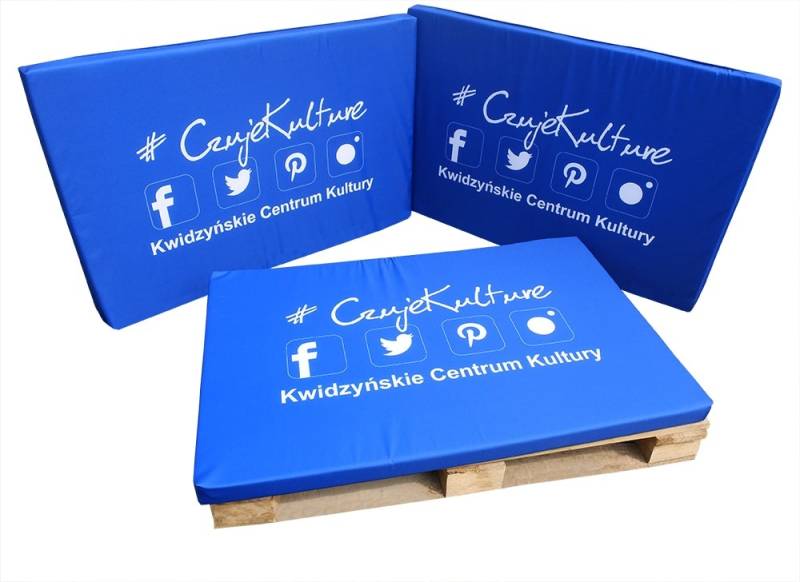 Mobilier en palettes : transformez vos espaces avec des matelas publicitaires sur-mesure