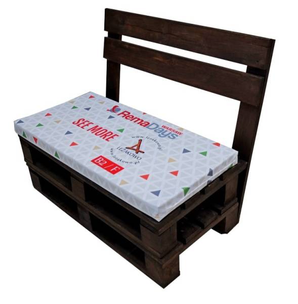 Sièges en palettes avec matelas sur-mesure – Alliez confort, durabilité et communication